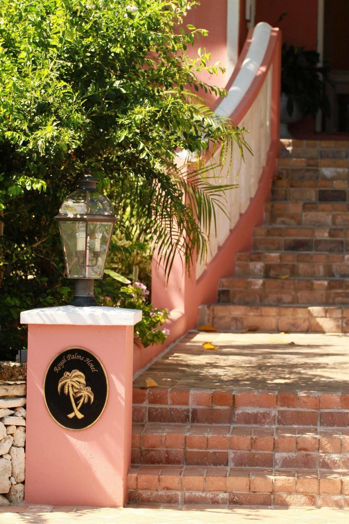 Royal Palms Hotel Hamilton City Buitenkant foto